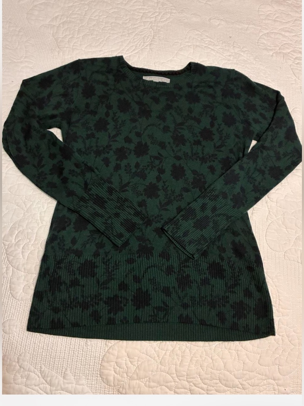 Daniel Rainn Women’s Green sweater